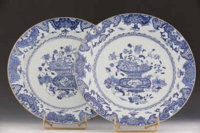 PAIRE DE PLATS Chine XVIIIème Siècle

Porcelaine...