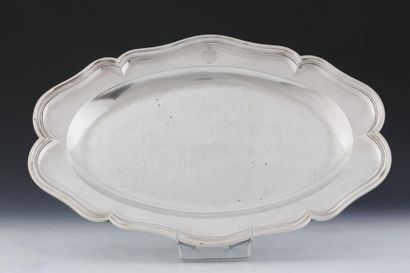 PLAT OVALE EN ARGENT probablement PARIS 1768-1774

Bords...