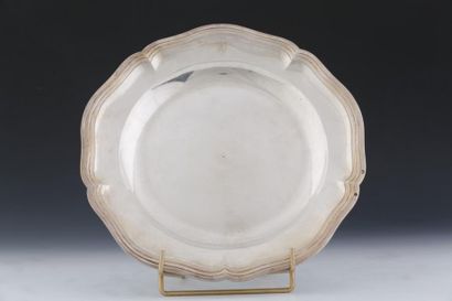PLAT EN ARGENT PARIS 1786

Rond mouvementé...
