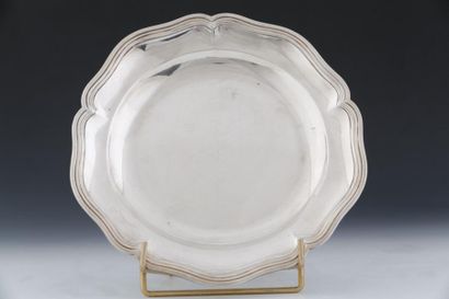 PETIT PLAT EN ARGENT du XVIIIème Siècle

Rond...