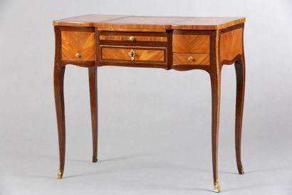 COIFFEUSE d'Epoque Louis XV

Placage de bois...
