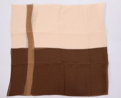HERMES Paris

Large écharpe en mousseline...