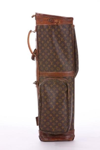 Louis VUITTON

Sac de golf en toile monogram...