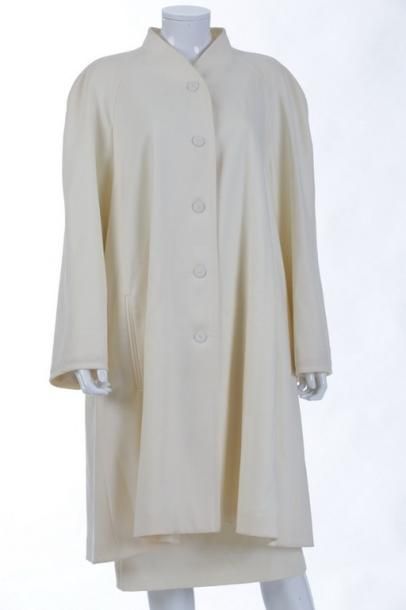 Guy LAROCHE boutique circa 1980

Manteau...