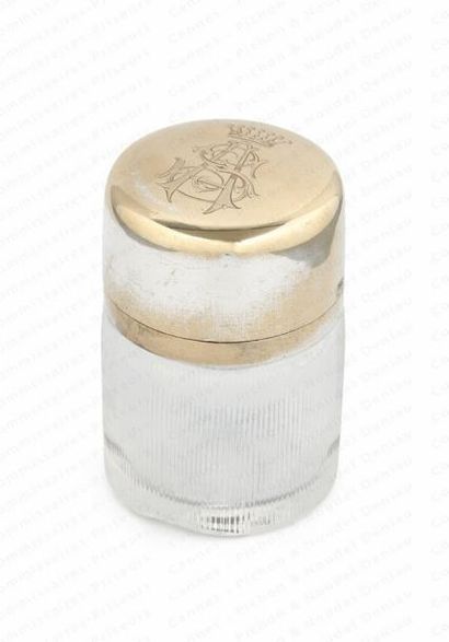 FLACON A PARFUM DE VOYAGE. 

De forme cylindrique,...