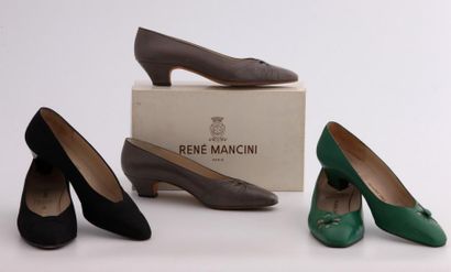 René MANCINI

Lot de trois paires de chaussures,...