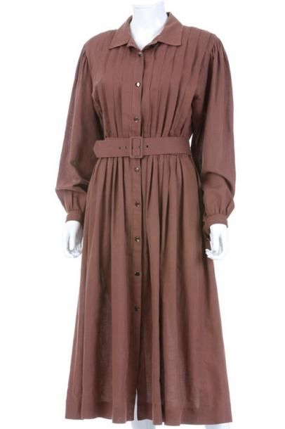 Guy LAROCHE Boutique circa 1980

Robe chemisier...