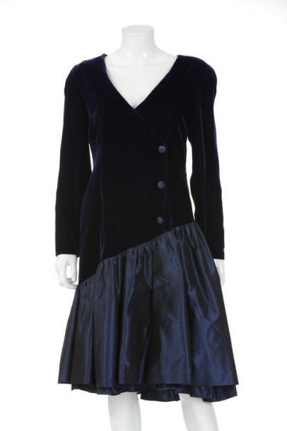 Guy LAROCHE Boutique circa 1990

Robe de...
