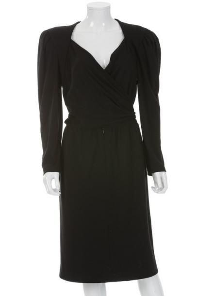 Vincent MILHO

Robe en jersey noir, haut...