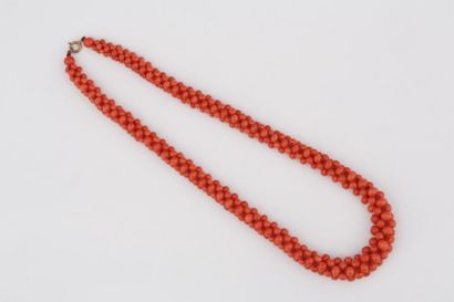 COLLIER DE PERLES de corail rouge facettées...