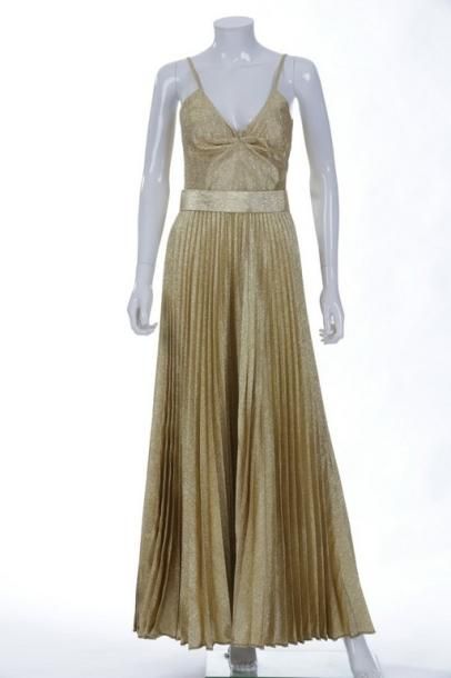 Anonyme circa 1960

Robe à bretelles en lurex...