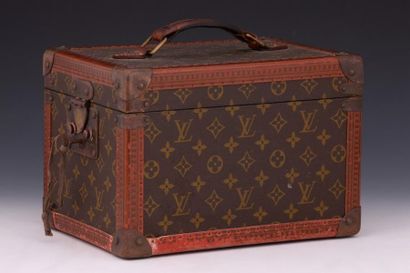 LOUIS VUITTON Avenue Marceau à Paris - BOITE...