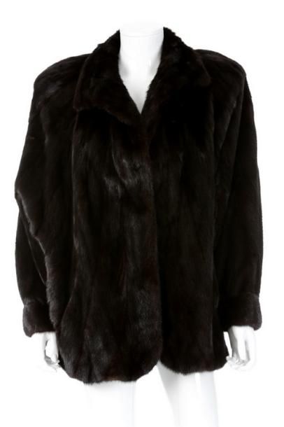 ZWIRN LONDON

Blouson long en vison femelle...