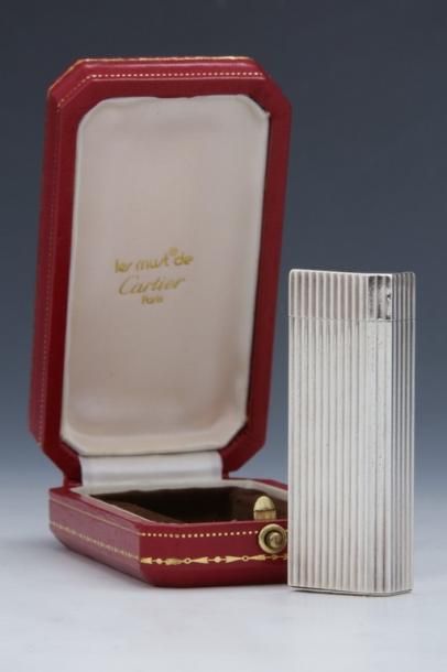 CARTIER

Briquet de poche à gaz en argent...
