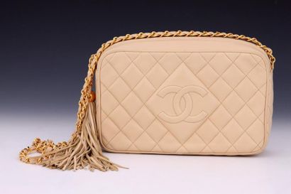 CHANEL circa 1996

Sac 25 cm en cuir agneau...