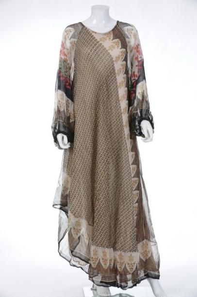 Louis FERAUD circa 1970

Robe longue en mousseline...