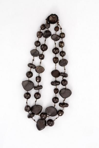 COLLIER Vers 1960 de deux rangs de perles...