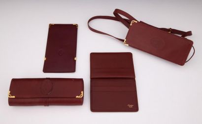 CARTIER

Lot de trois étuis à lunettes et...