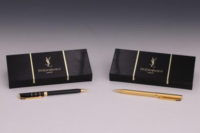 Yves SAINT LAURENT Collection

Lot composé...
