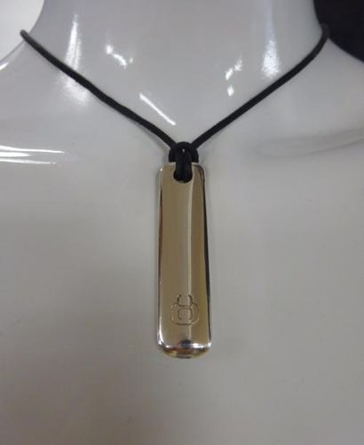 DINH VAN PENDENTIF en argent et cordelette...