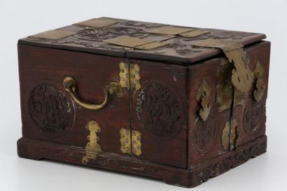 CHINE DU SUD Vers 1900

Coiffeuse de voyage...