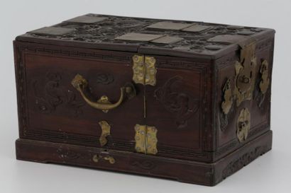 CHINE DU SUD Vers 1900

Coiffeuse de voyage...