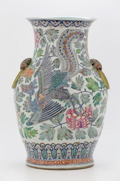 CHINE Fin du XIXème Siècle 

Important vase...