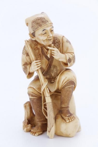 JAPON Vers 1920

Okimono en ivoire patiné,...