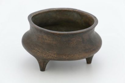 CHINE Dynastie Qing (1644-1911)

Petit brûle-parfum...
