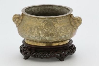 CHINE DU SUD Vers 1900

Brûle-parfum en bronze...