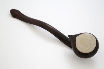 CHINE

Sceptre ruyi en bois orné d'une plaque...