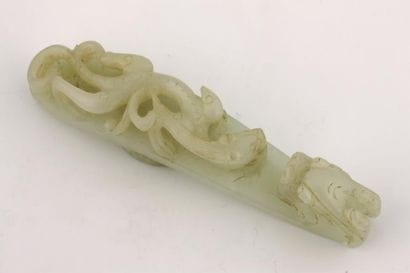 CHINE XIXème Siècle

Large fibule en jade...