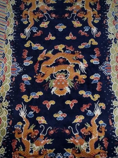 CHINE Moderne 

Tapis en laine à décor de...