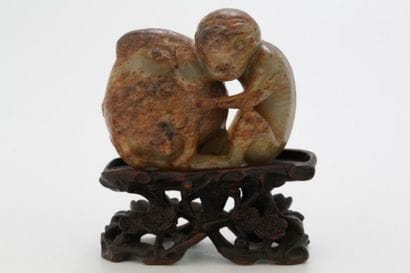 CHINE

Groupe en jade calcifié sculpté d'un...