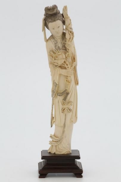 CHINE Début du XXème Siècle

Ivoire sculpté...