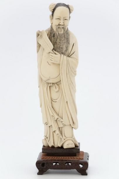 CHINE Début du XXème Siècle

Ivoire sculpté...