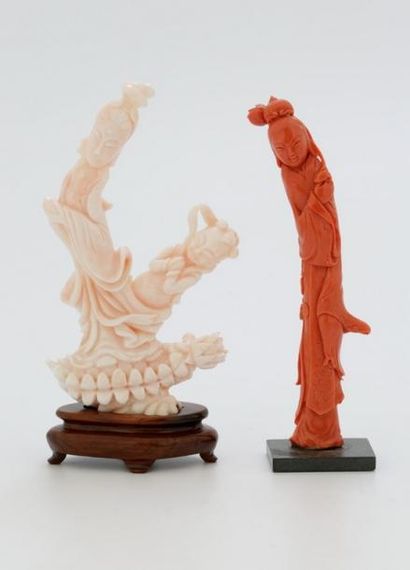 CHINE

Branche de corail sculpté d'une longue...