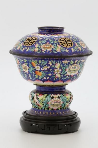 CHINE Canton XIXème Siècle

Brûle-parfum...