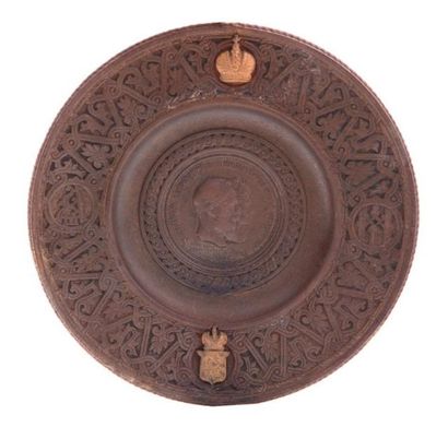 Plat rond en fonte commémoratif du couronnement...