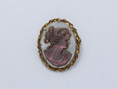 Broche pendentif en or 585 millièmes, retenant...