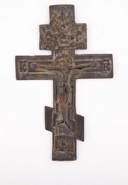 Croix orthodoxe en bronze représentant le...