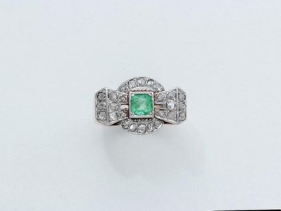Bague chevalière en or 750 et platine 850...
