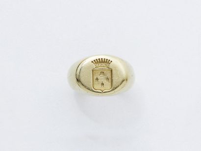 Bague chevalière en or 750 millièmes, gravée...