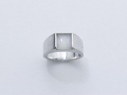 CARTIER ''TANK''

Bague en or 750 millièmes...