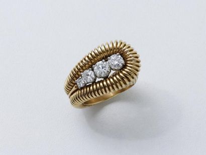 Bague chevalière en or 750 millièmes, ornée...
