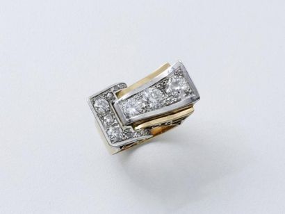 Bague chevalière incurvée en or 750 et platine...