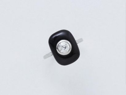 Bague en platine 850 millièmes ornée d'un...