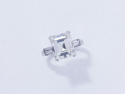Bague solitaire en platine 850 millièmes...
