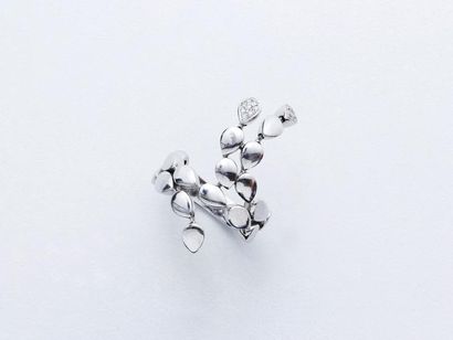 PIAGET

Bague articulée en or gris 750 millièmes,...