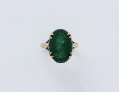 Bague en or 750 millièmes, ornée d'une intaille...